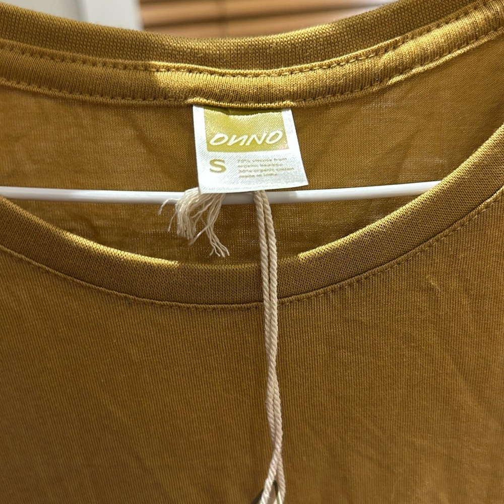 Onno bamboo tshirt size small NWT